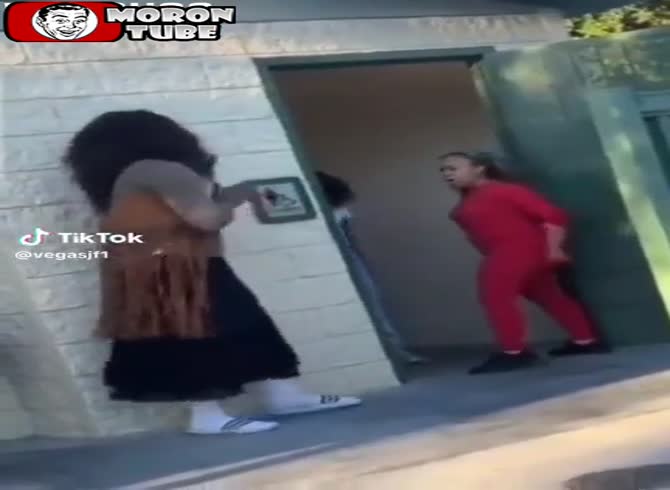 Video :This man attempts to enter the women's restroom while posing as a lady